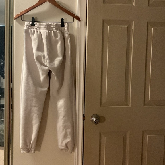 Aritzia Babaton TNA XS and XXS outfit - neutral bone white crop top and sweats - Picture 2 of 10
